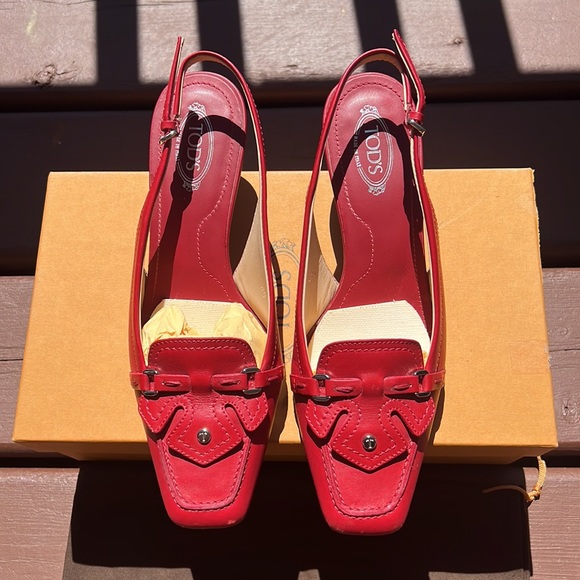 Tod’s Red Leather Kitten Heels - Picture 2 of 7